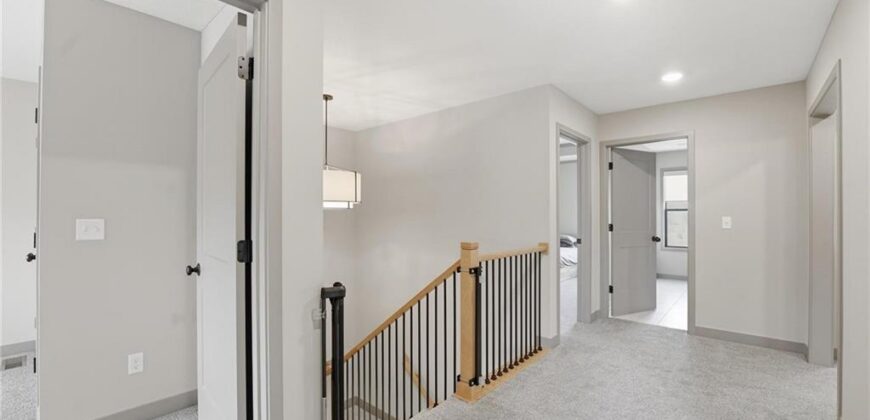 7080 NW Forest Lakes Drive, Parkville, MO 64152