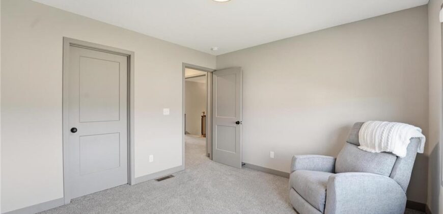 7080 NW Forest Lakes Drive, Parkville, MO 64152