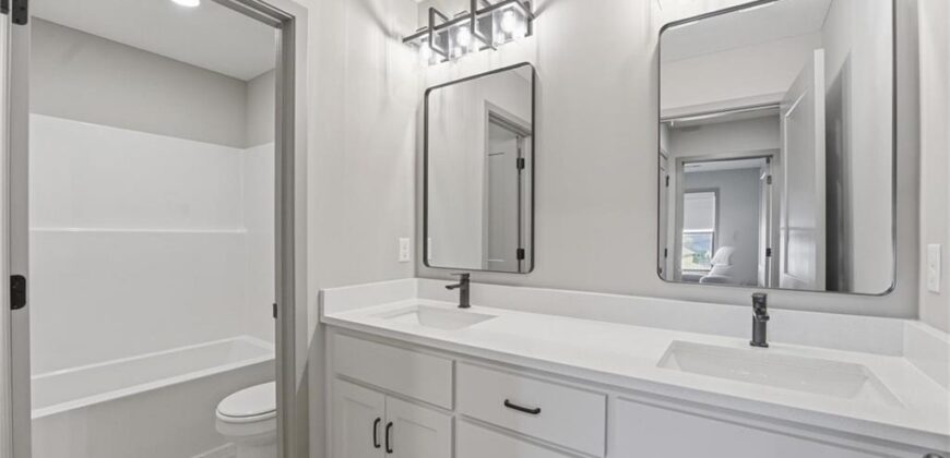 7080 NW Forest Lakes Drive, Parkville, MO 64152