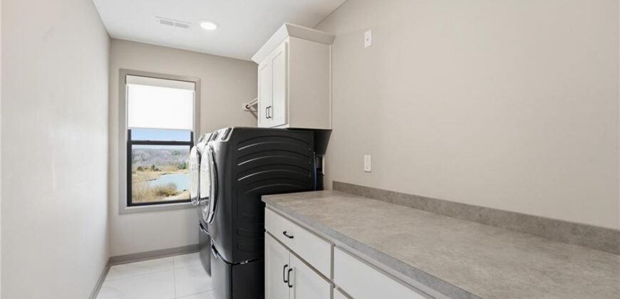 7080 NW Forest Lakes Drive, Parkville, MO 64152