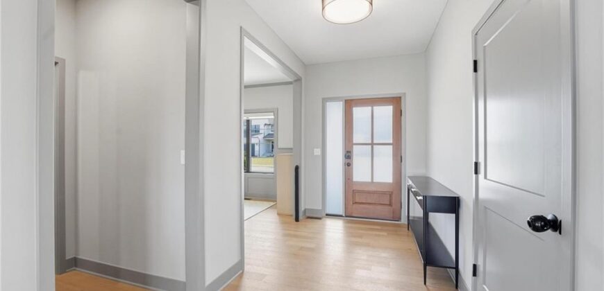 7080 NW Forest Lakes Drive, Parkville, MO 64152