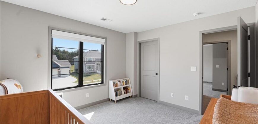 7080 NW Forest Lakes Drive, Parkville, MO 64152