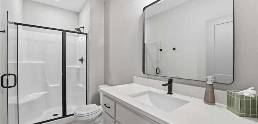 7080 NW Forest Lakes Drive, Parkville, MO 64152