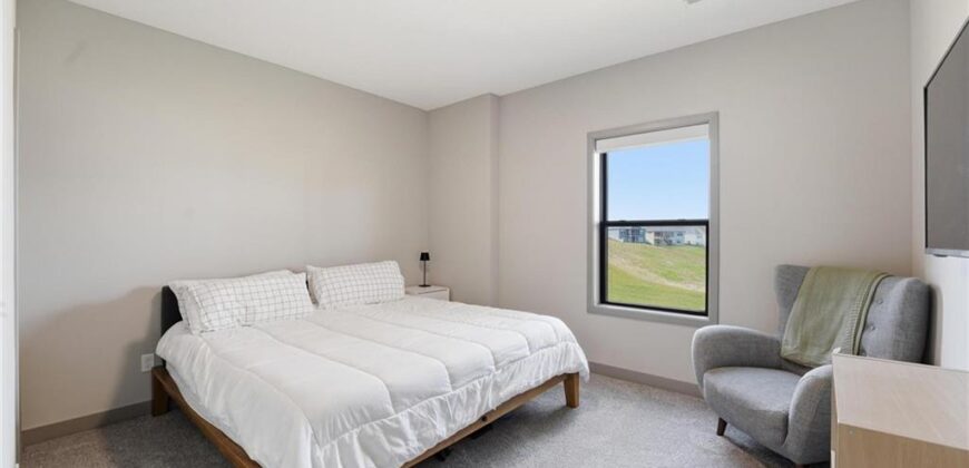 7080 NW Forest Lakes Drive, Parkville, MO 64152