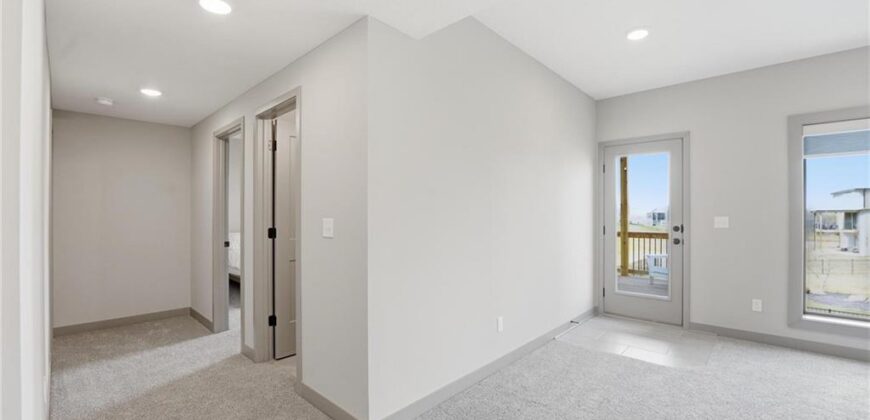 7080 NW Forest Lakes Drive, Parkville, MO 64152