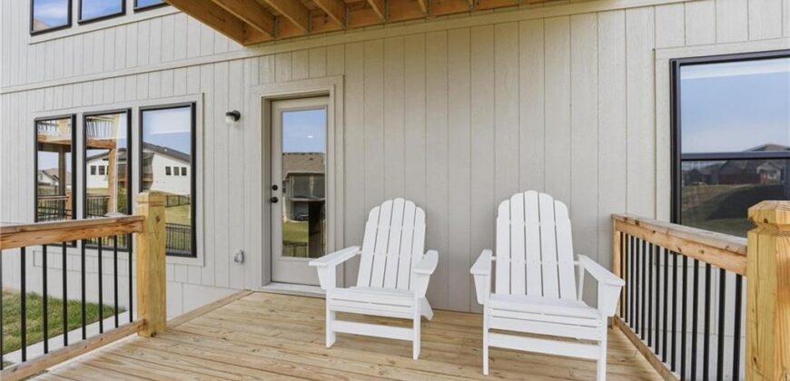 7080 NW Forest Lakes Drive, Parkville, MO 64152