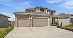 7080 NW Forest Lakes Drive, Parkville, MO 64152