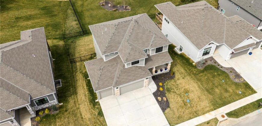 7080 NW Forest Lakes Drive, Parkville, MO 64152