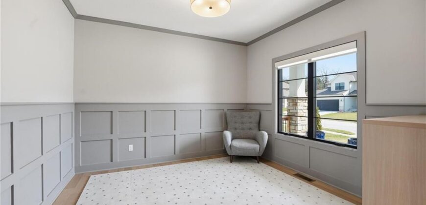 7080 NW Forest Lakes Drive, Parkville, MO 64152