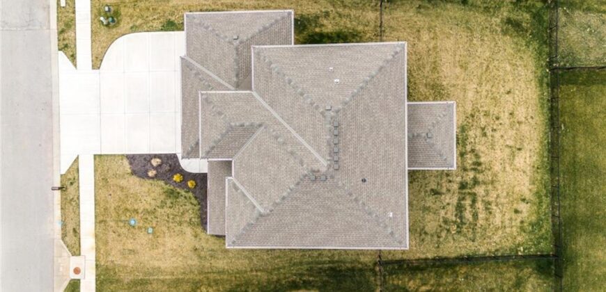 7080 NW Forest Lakes Drive, Parkville, MO 64152