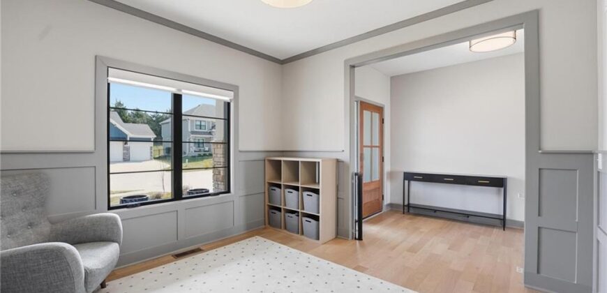 7080 NW Forest Lakes Drive, Parkville, MO 64152