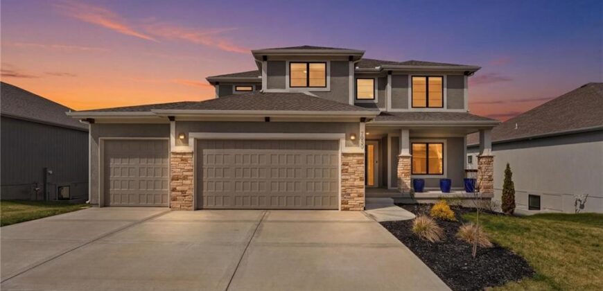 7080 NW Forest Lakes Drive, Parkville, MO 64152