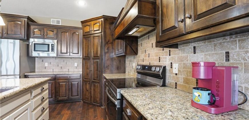 8806 N Norton Avenue, Kansas City, MO 64156