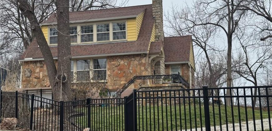 5451 NW Venetian Drive, Houston Lake, MO 64151