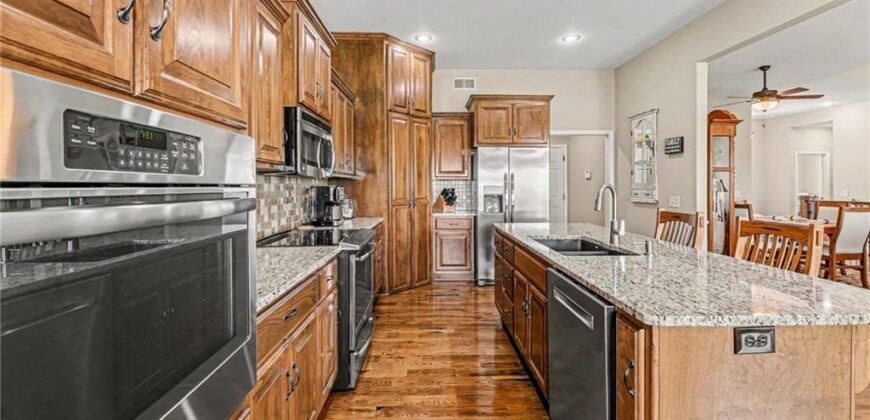 9920 N Manning Avenue, Kansas City, MO 64157