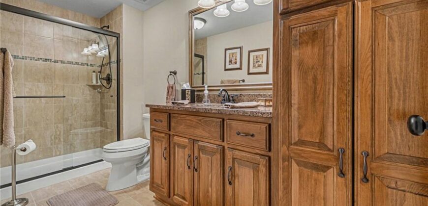 9920 N Manning Avenue, Kansas City, MO 64157