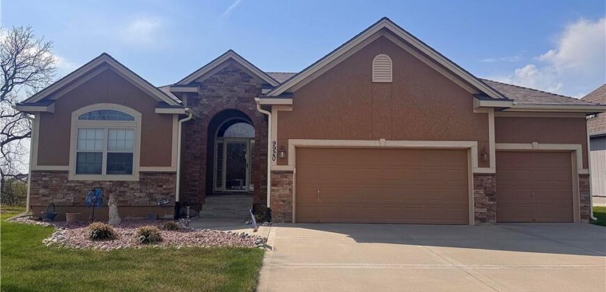 9920 N Manning Avenue, Kansas City, MO 64157