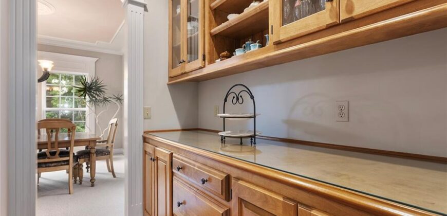 10200 Magnolia Lane, Parkville, MO 64152