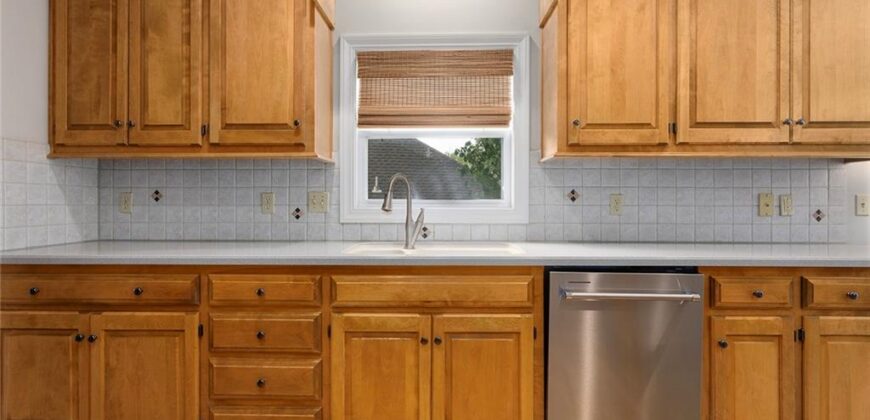 10200 Magnolia Lane, Parkville, MO 64152