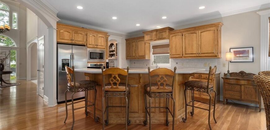 10200 Magnolia Lane, Parkville, MO 64152