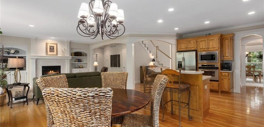 10200 Magnolia Lane, Parkville, MO 64152