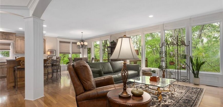 10200 Magnolia Lane, Parkville, MO 64152