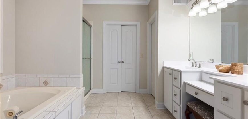 10200 Magnolia Lane, Parkville, MO 64152
