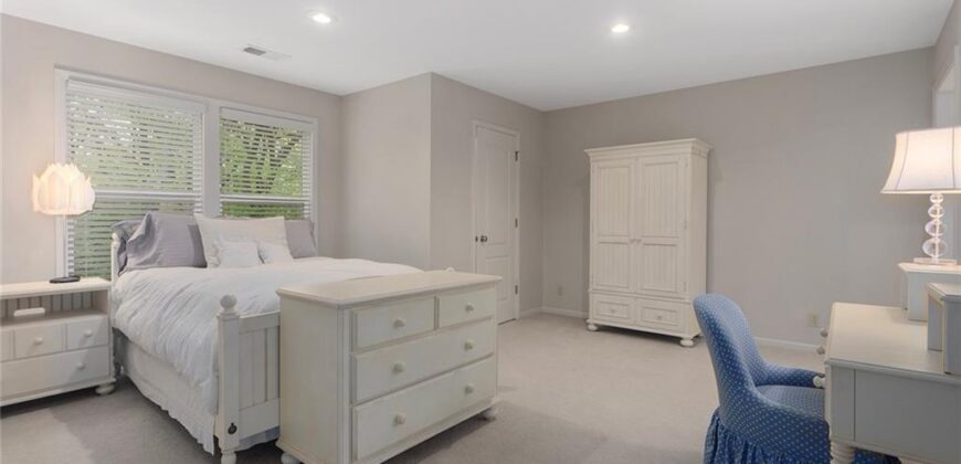 10200 Magnolia Lane, Parkville, MO 64152