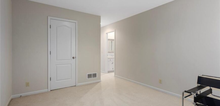 10200 Magnolia Lane, Parkville, MO 64152