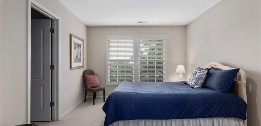 10200 Magnolia Lane, Parkville, MO 64152
