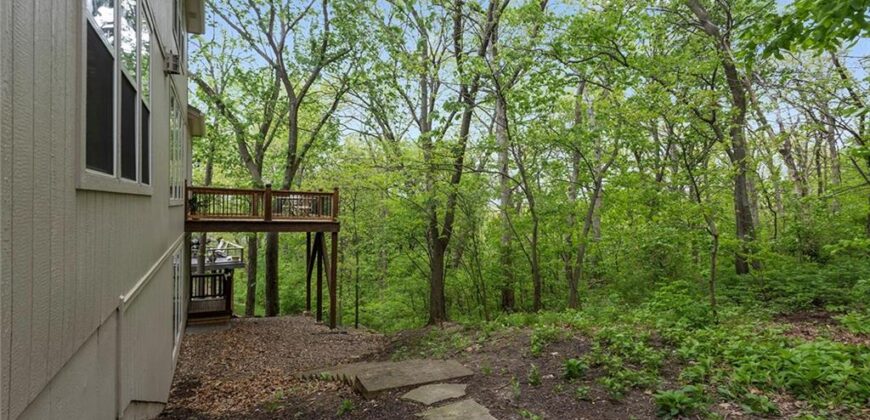 10200 Magnolia Lane, Parkville, MO 64152