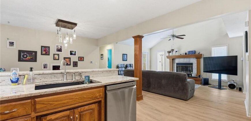 8205 NW Bradford Court, Kansas City, MO 64151