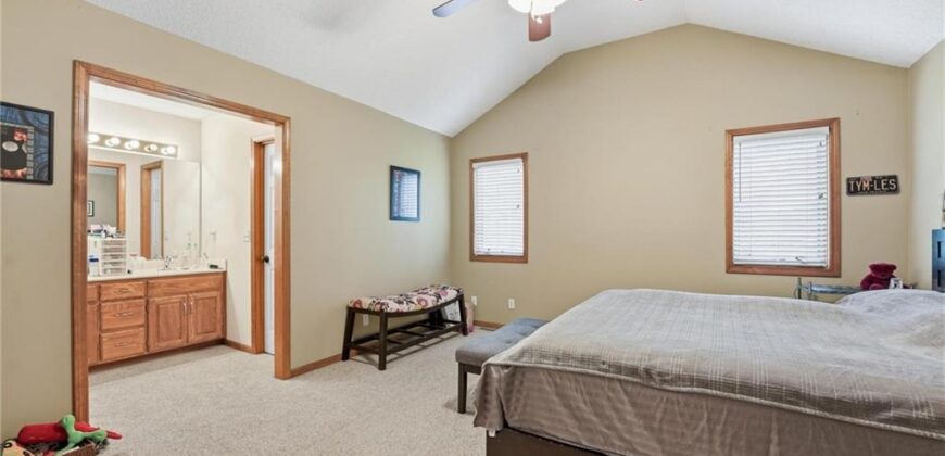 8205 NW Bradford Court, Kansas City, MO 64151