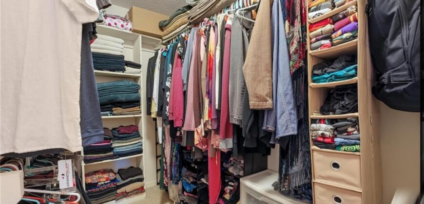 8205 NW Bradford Court, Kansas City, MO 64151