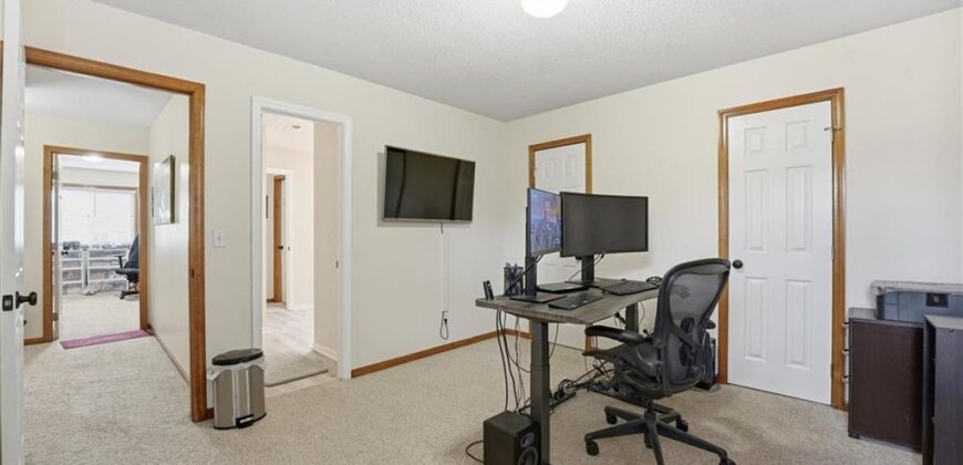 8205 NW Bradford Court, Kansas City, MO 64151