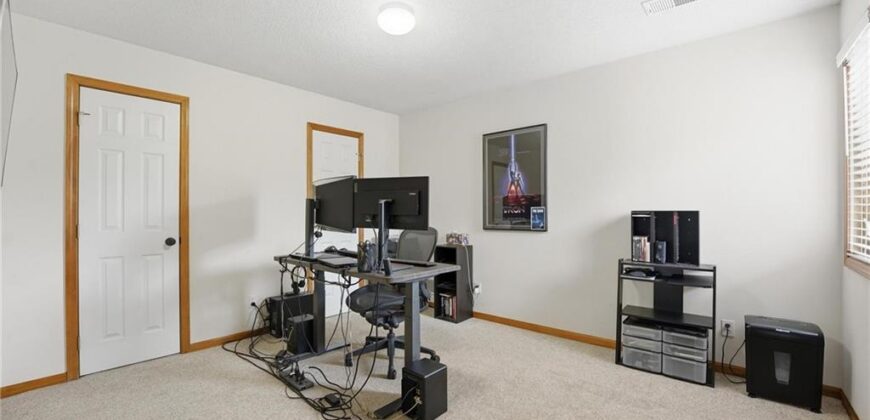 8205 NW Bradford Court, Kansas City, MO 64151