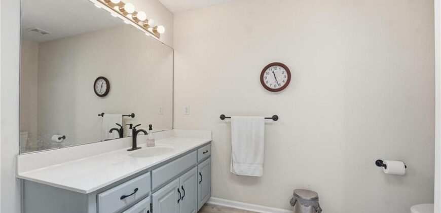 8205 NW Bradford Court, Kansas City, MO 64151