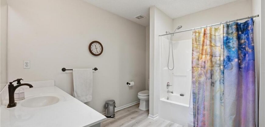 8205 NW Bradford Court, Kansas City, MO 64151