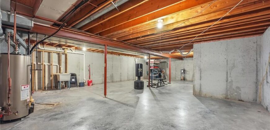 8205 NW Bradford Court, Kansas City, MO 64151