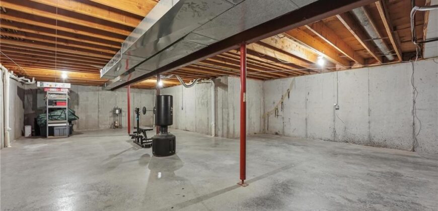 8205 NW Bradford Court, Kansas City, MO 64151