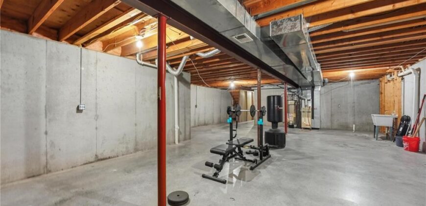 8205 NW Bradford Court, Kansas City, MO 64151