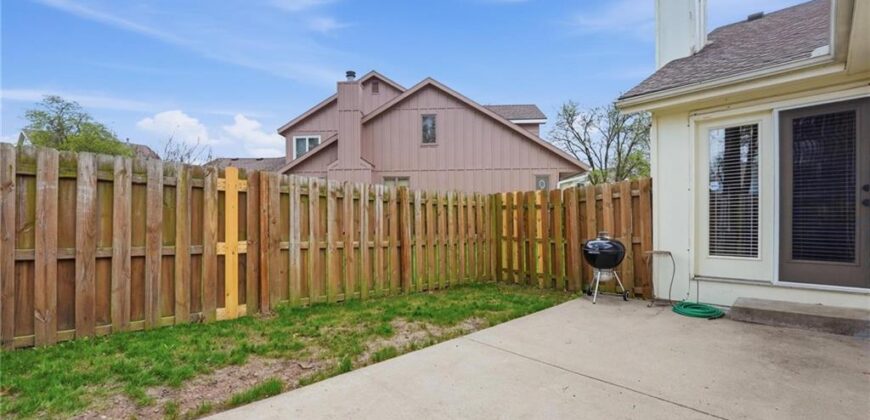 8205 NW Bradford Court, Kansas City, MO 64151