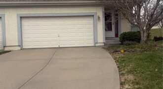 8205 NW Bradford Court, Kansas City, MO 64151