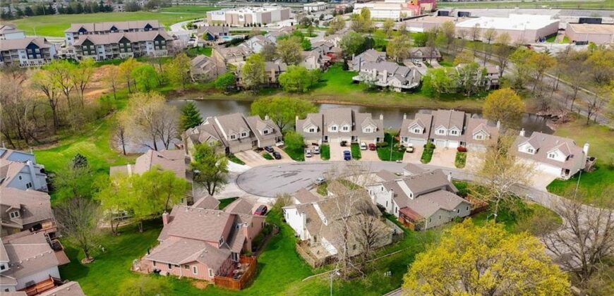 8205 NW Bradford Court, Kansas City, MO 64151