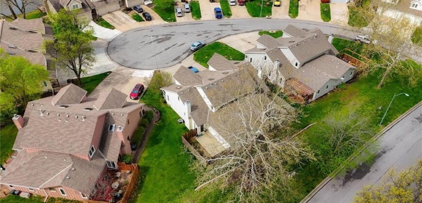 8205 NW Bradford Court, Kansas City, MO 64151