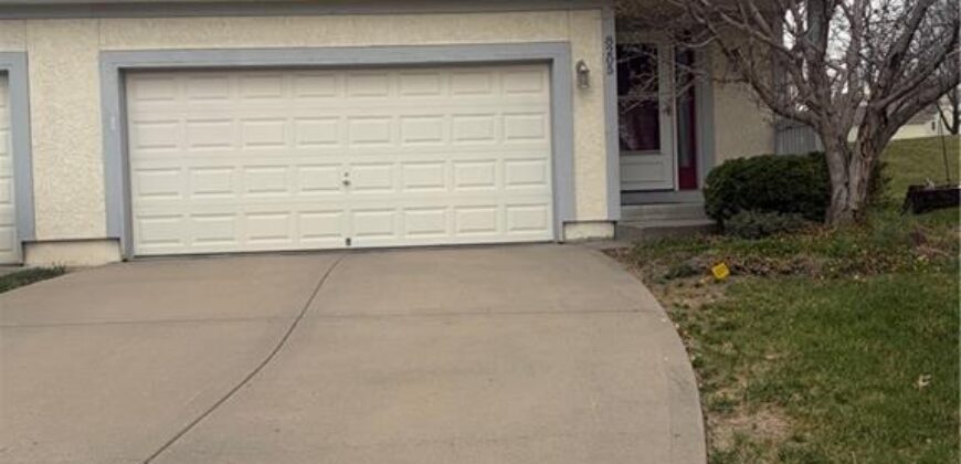 8205 NW Bradford Court, Kansas City, MO 64151