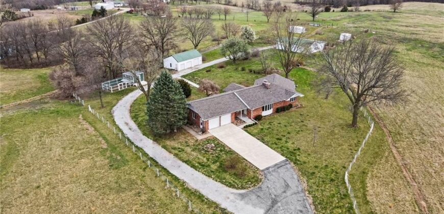 6409 Clinton County Line Road, Trimble, MO 64492