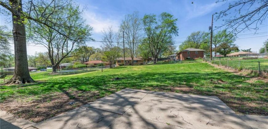 6408 N Central Street, Gladstone, MO 64118