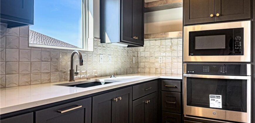 10787 Genesis Drive, Parkville, MO 64152