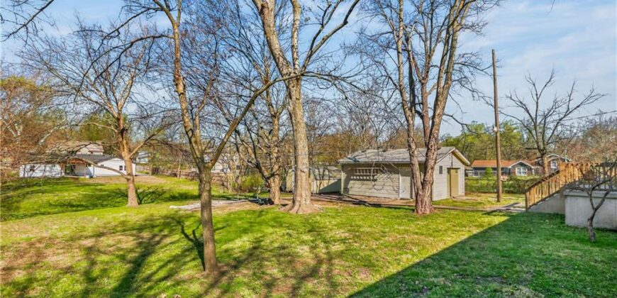 11030 N Charlotte Street, Kansas City, MO 64155